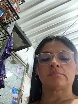 _Linda_88's Live Chat Room