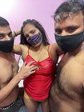 Threesomequeen ওয়েবক্যাম শো