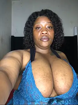 BigJugsCandyxx's Live XXX Chat