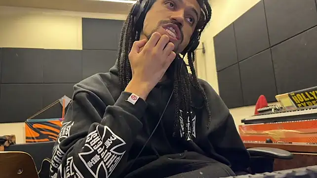 Chat +18 de FavelaDaddyCum ao vivo