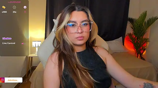 XXX chat uživo modela dakottaa_