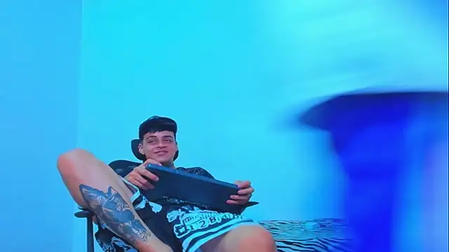 Thomas-Wil Adlı Modelin Canlı XXX Sohbeti