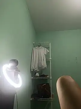 Vikyhot27's Live XXX Chat