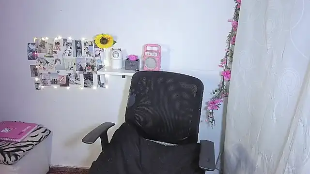 Živý XXX chat Conie_Squirtt