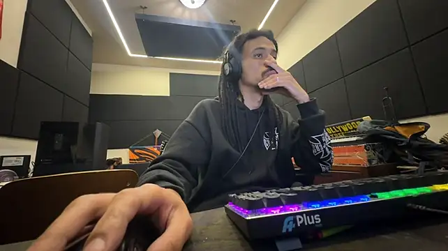 Chat +18 de FavelaDaddyCum ao vivo