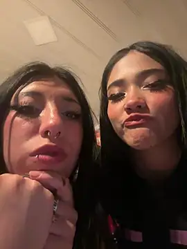 ela_petit Chat XXX in diretta