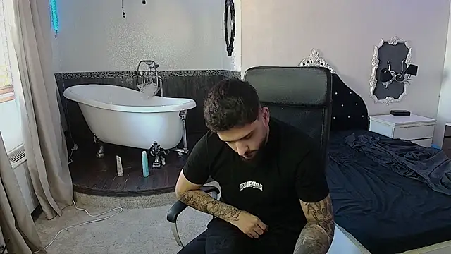 TroyWadee live XXX chat