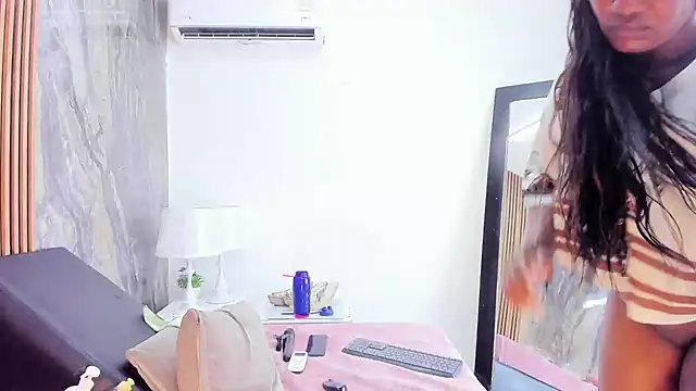 LauraSaenz01's Live XXX Chat