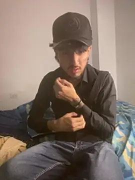 Kriss_Edwards' Live XXX Chat