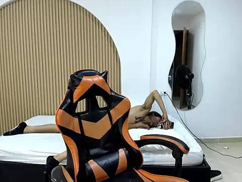 marcus_dick___ Adlı Modelin Canlı XXX Sohbeti