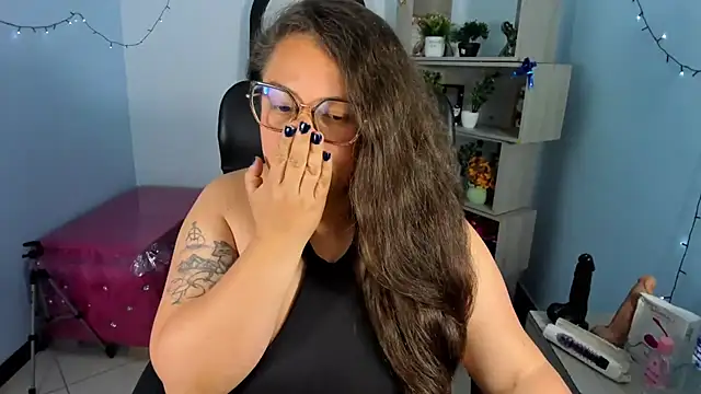 SaraThonson_'s Live XXX Chat