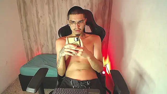 XXX chat uživo modela Tayson_Hot