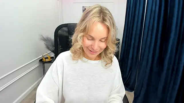 Sinty_Devis Adlı Modelin Canlı XXX Sohbeti