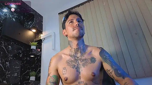 MR_EITHAN's Live XXX Chat