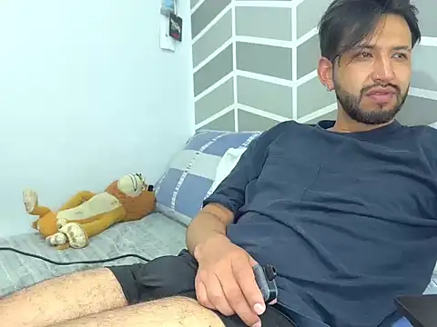 thomass1018's Live XXX Chat