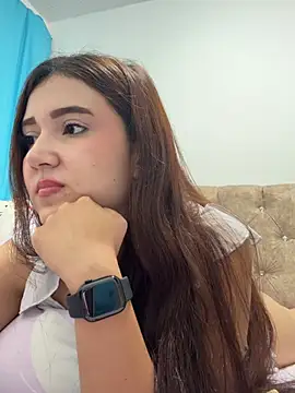 mia_cooper_24 Adlı Modelin Canlı XXX Sohbeti
