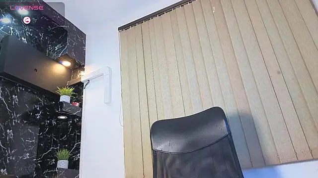 XXX chat uživo modela MR_EITHAN