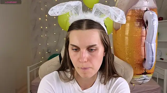 Chat +18 de Alison_Bell ao vivo