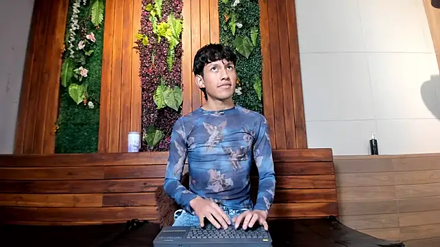 XXX chat uživo modela Pierre_Leroy_