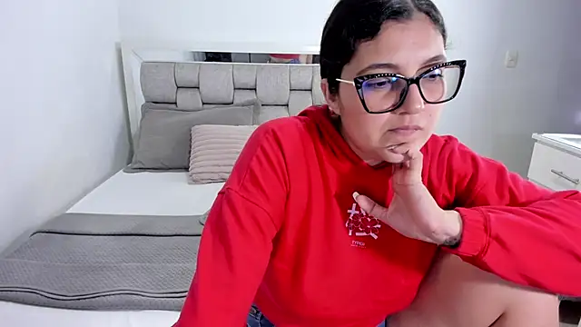 Camilaa_bueno's Live XXX Chat
