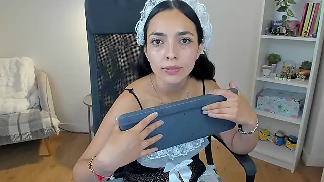 XXX chat uživo modela _BellaEvans_