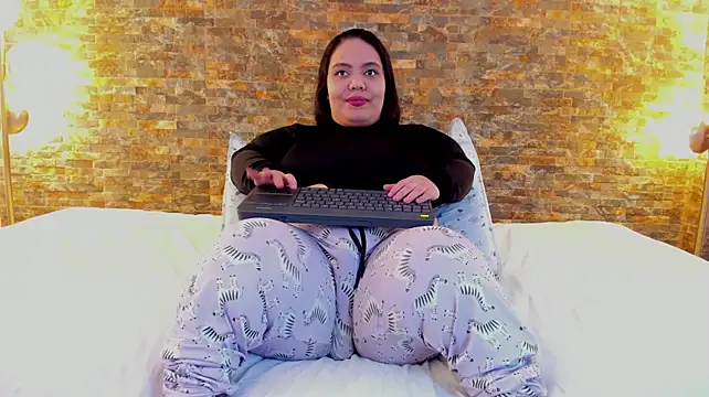 adenile5 Chat XXX live