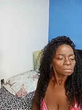 QueenLorena25's Live XXX Chat