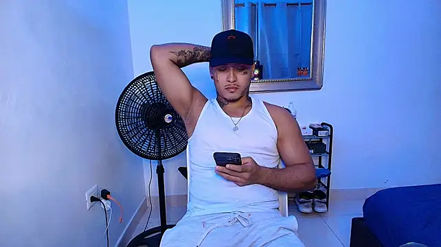 crow_black00n Live XXX chat