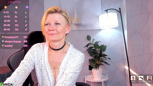 Julie_Lucas' Live XXX Chat