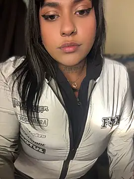 Nahomy-fire's Live XXX Chat