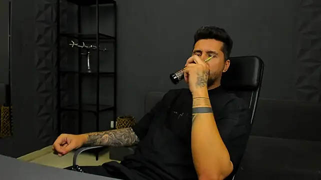 Chat +18 de LoganStroud ao vivo