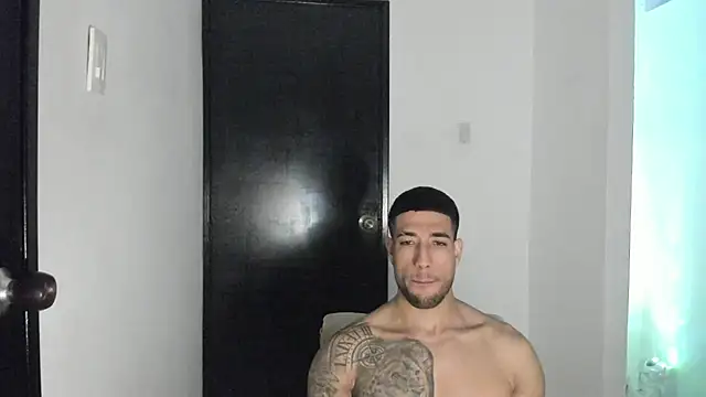 XXX chat uživo modela ThiagoLugo