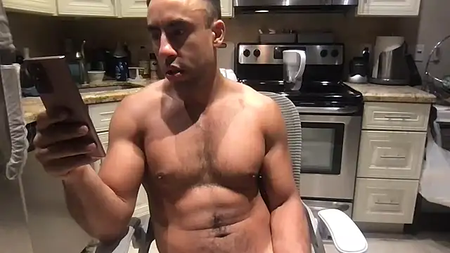 BigGuyMuscle live XXX chat