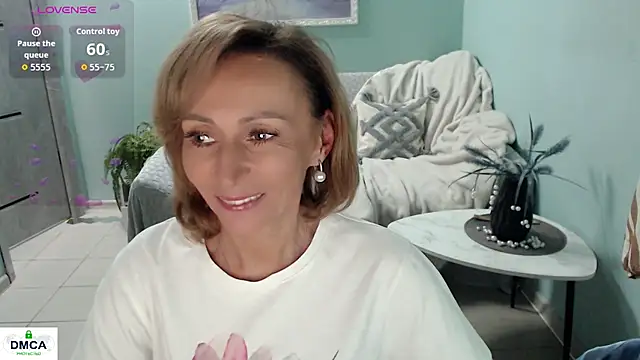 Chat +18 de HornyMilf_777 ao vivo