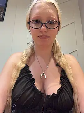 Elfi_InPublic Live XXX Chat