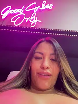 Chat +18 de sexyyykloee ao vivo