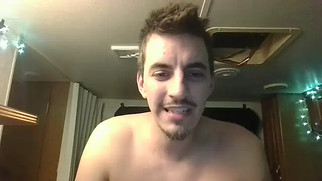 luverrboyy Adlı Modelin Canlı XXX Sohbeti