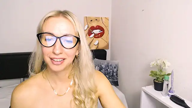 Cute_Smile_Shy Adlı Modelin Canlı XXX Sohbeti