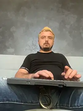 CLOUDYMarkWayne XXX чат на живо