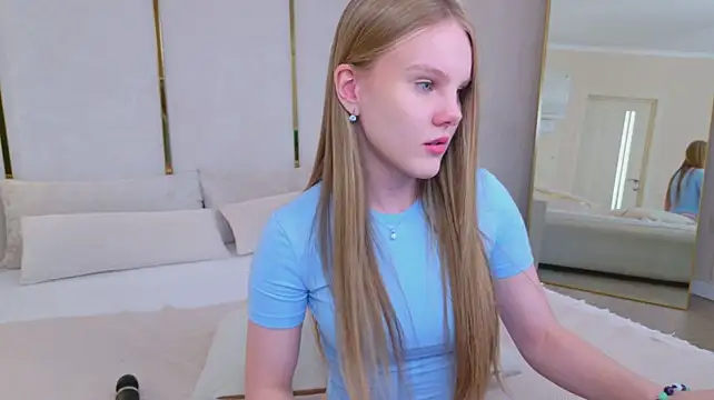 Lili_Lohan Adlı Modelin Canlı XXX Sohbeti