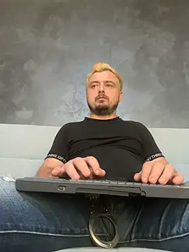 Chat +18 de CLOUDYMarkWayne ao vivo