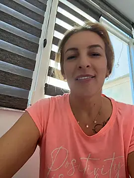 צ'אט XXX בשידור חי של Hot-Milf4U