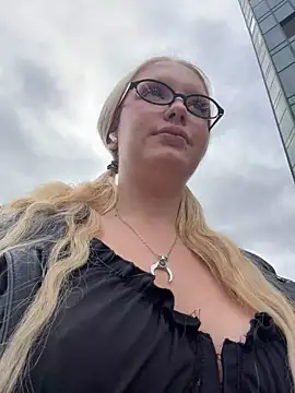 Elfi_InPublic Adlı Modelin Canlı XXX Sohbeti