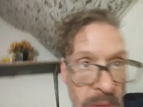 צ'אט XXX בשידור חי של AronMellon76