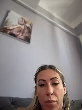 Онлайн чат XXX RaquelleDevon