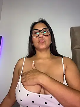 Chat XXX en directo de KIARAPRETTY