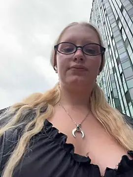 Elfi_InPublic élő XXX-chatje