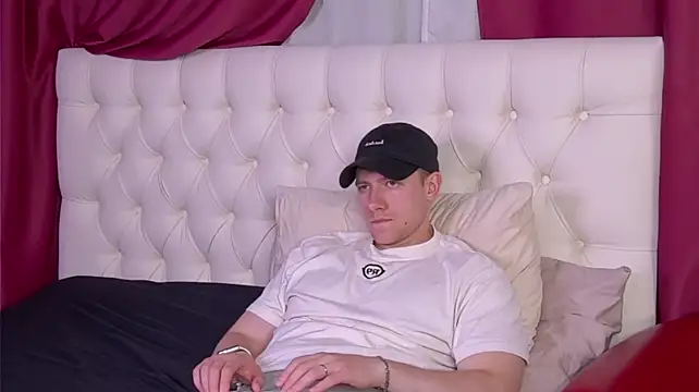 Show modela EthanPinkman na web-kameri