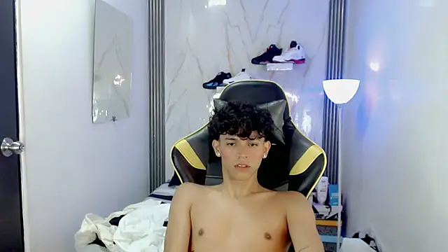 Chatroom XXX en direct de FUNNY_DICK_