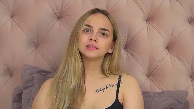 AnitaVenture Adlı Modelin Canlı XXX Sohbeti